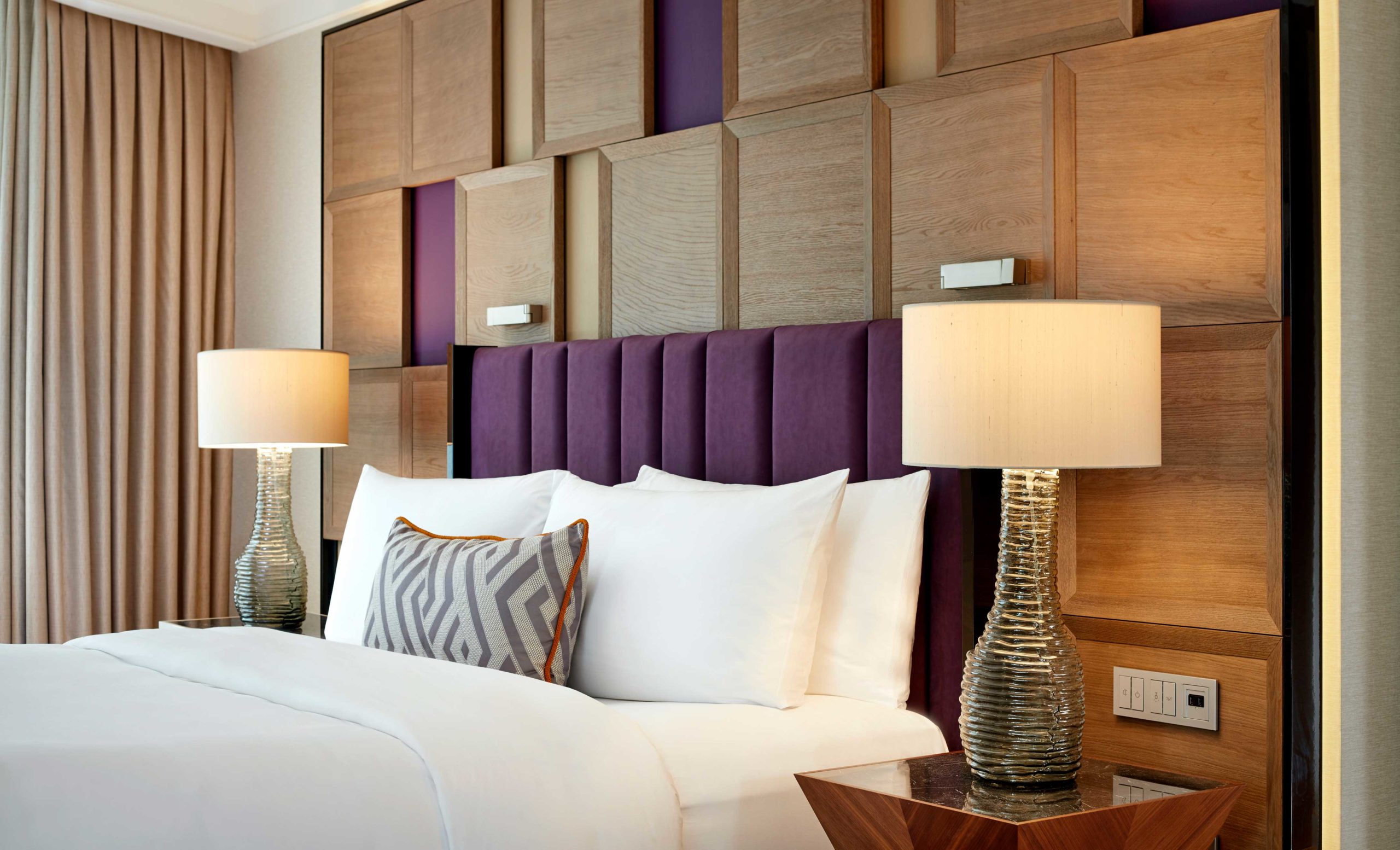 ga-33-sm-3 Modern table lamp with mouthblown glass TGG01 - Image 4