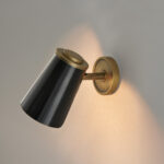 Modern brass wall lamp with mesh diffuser WBM01 - Image 3