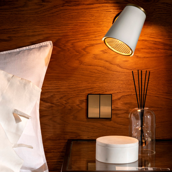gz-82-w1-wht-3 Modern brass wall lamp with mesh diffuser WBM02 - Image 4
