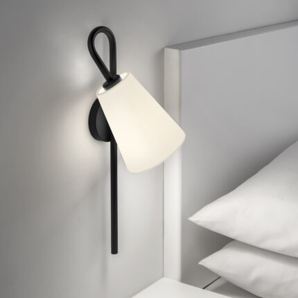 brass wall lamp,modern wall lamp,opal glass wall light,brass wall sconce,bedroom wall lamp,hotel wall lighting